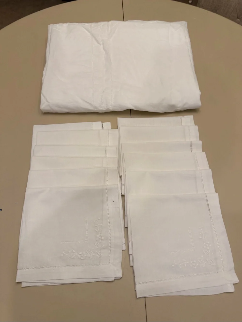 Classic White Vintage Linen Dinner Napkin Set - Elegant Embroidered Design